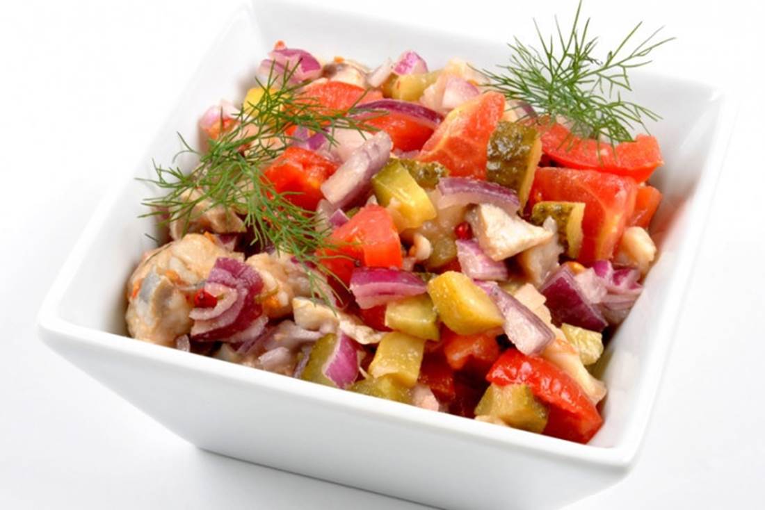 Салат из сельди с овощами
