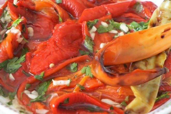 Салат из красного сладкого перца с чесноком, рецепт с фото
