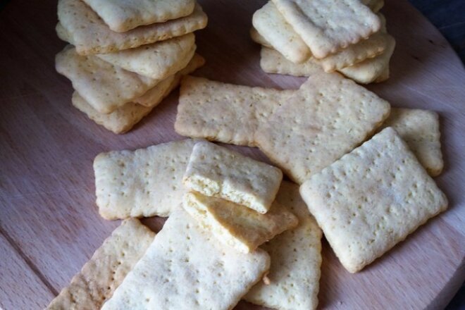 Домашнее галетное печенье &laquo;Мария&raquo; с молоком, рецепт с фото