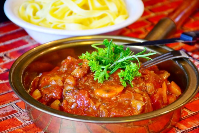 Томленая телятина с овощами Оссобуко по-итальянски, рецепт с фото