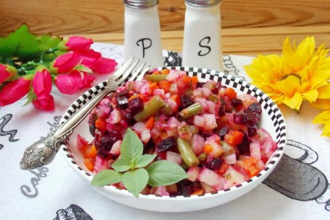 Винегрет с квашеной капустой, спаржей и кунжутным маслом, рецепт с фото