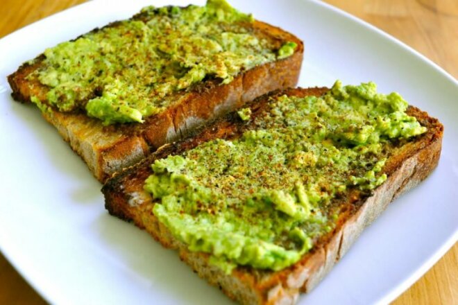 Сливочный паштет из авокадо с копченой скумбрией, рецепт с фото