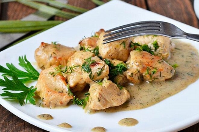 Куриное филе в сливочно-ореховом соусе с зеленью, рецепт с фото