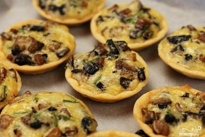 Жульен с куриным филе и шампиньонами в тарталетках, рецепт с фото