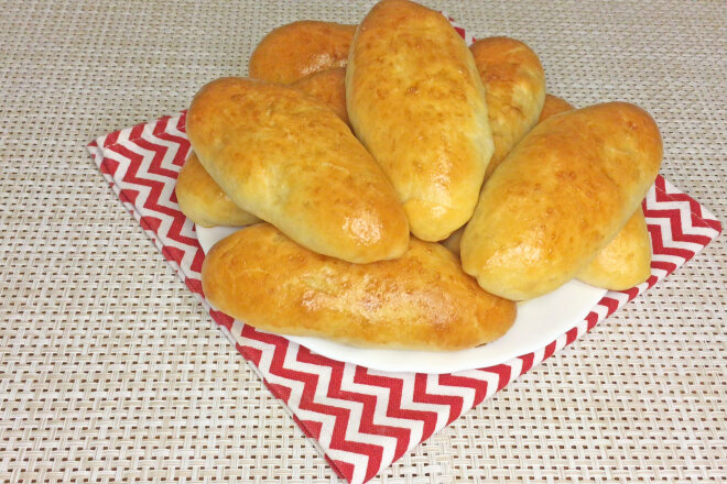 Пирожки дрожжевые с картошкой и шампиньонами в духовке, рецепт с фото и видео