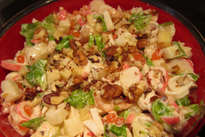Салат с креветками, ананасами и яйцами, рецепт с фото