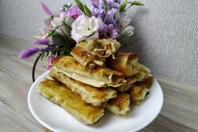 Рулетики из теста фило с курицей и шампиньонами, рецепт с фото и видео