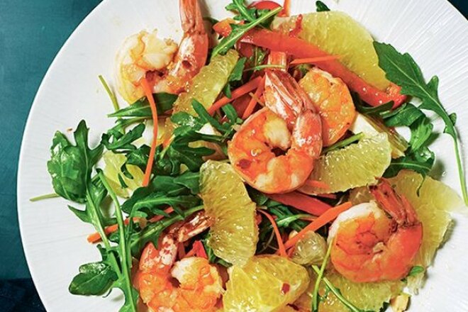 Салат с креветками, рукколой и помело, рецепт с фото