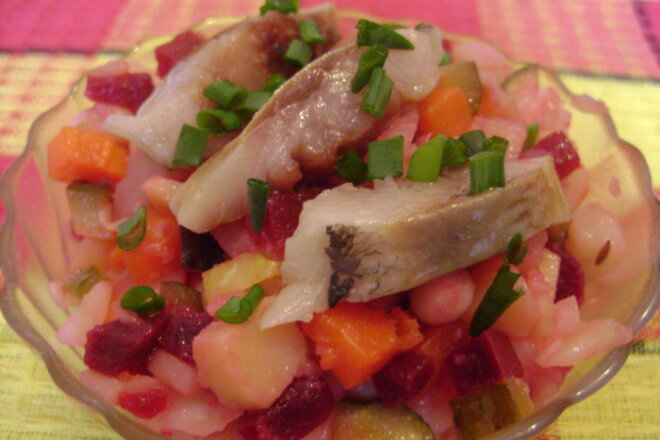 Винегрет с селедкой, фасолью и оливками, рецепт с фото
