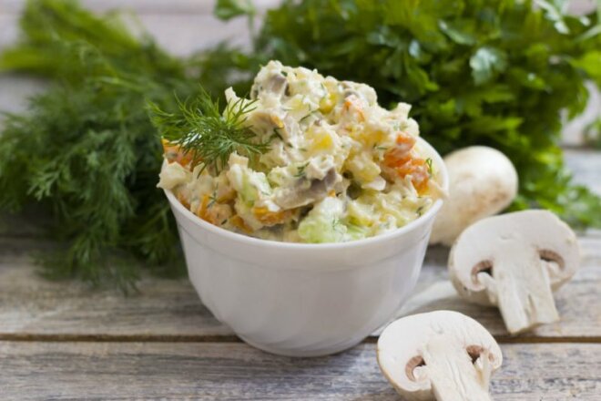 Салат с грудкой, шампиньонами и пекинской капустой, рецепт с фото и видео