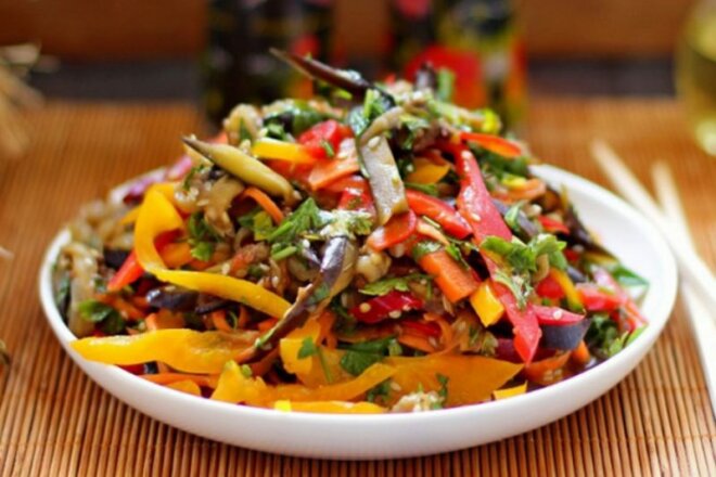 Салат с шампиньонами, кабачками и баклажанами, рецепт с фото