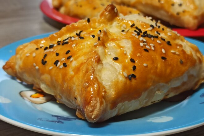 Слойки с курицей и сливочным сыром, рецепт с фото и видео
