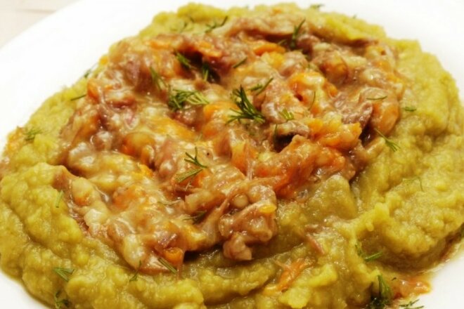Гороховая каша  с говяжьей тушенкой, рецепт с фото