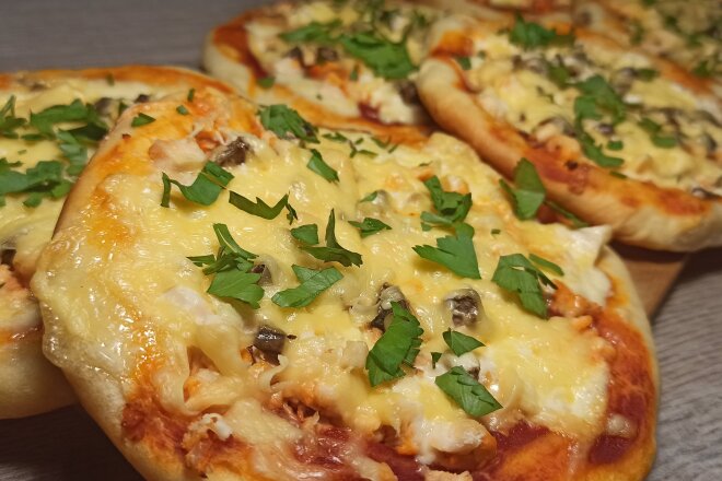 Пицца Школьная с курицей, грибами и сыром Пицца Школьная с курицей, грибами и сыром, рецепт с фото и видео