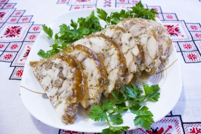 Куриный рулет с чесноком в бутылке Куриный рулет с чесноком в бутылке, рецепт с фото