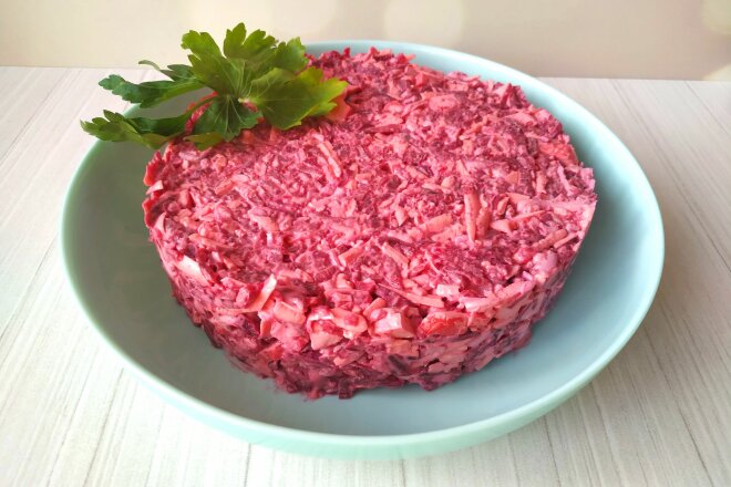 Салат из свёклы с сыром и крабовыми палочками, рецепт с фото и видео