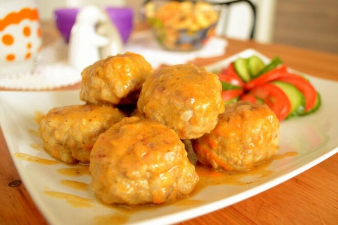 Мясные тефтели со сливочной подливой, рецепт с фото