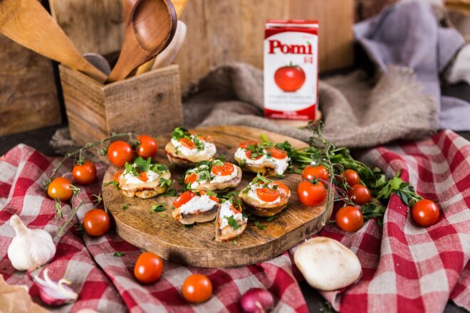 Фаршированные грибы с рикоттой и помидорами черри, рецепт с фото пошагово