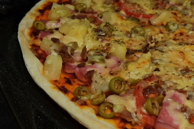 Гавайская пицца с ананасами, оливками и ветчиной, рецепт с фото и видео