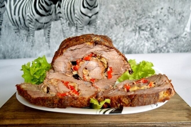 Мясной рулет с болгарским перцем и чесноком, рецепт с фото