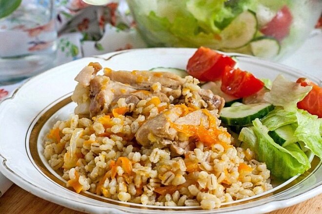 Перловка с курицей и специями в мультиварке, рецепт с фото