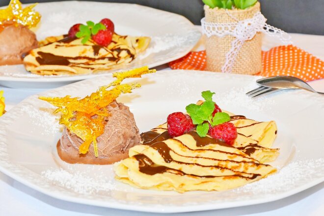 Блинчики с шоколадным соусом и банановой начинкой, рецепт с фото