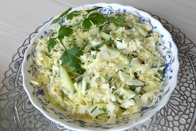 Салат из свежей капусты с яйцами и огурцом, рецепт с фото и видео