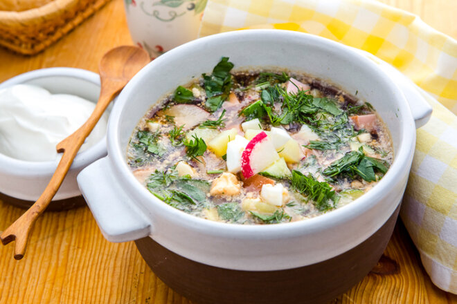 Домашняя окрошка с колбасой и хреном, рецепт с фото