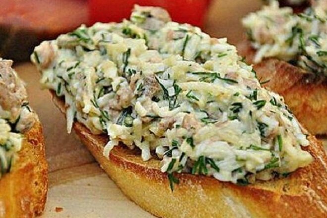 Бутерброды с печенью трески и чесноком, рецепт с фото